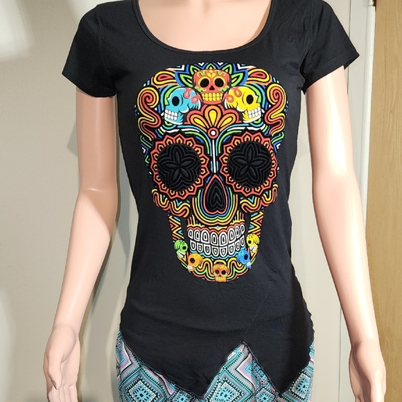Blue and Orange Asymmetrical Graphic Short Sleeve Tee - Picture 9 of 11